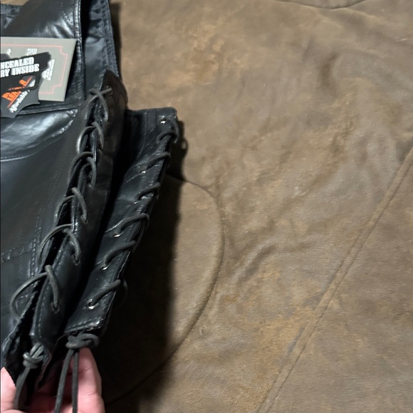 Unisex Black Leather Vest - Picture 3 of 3